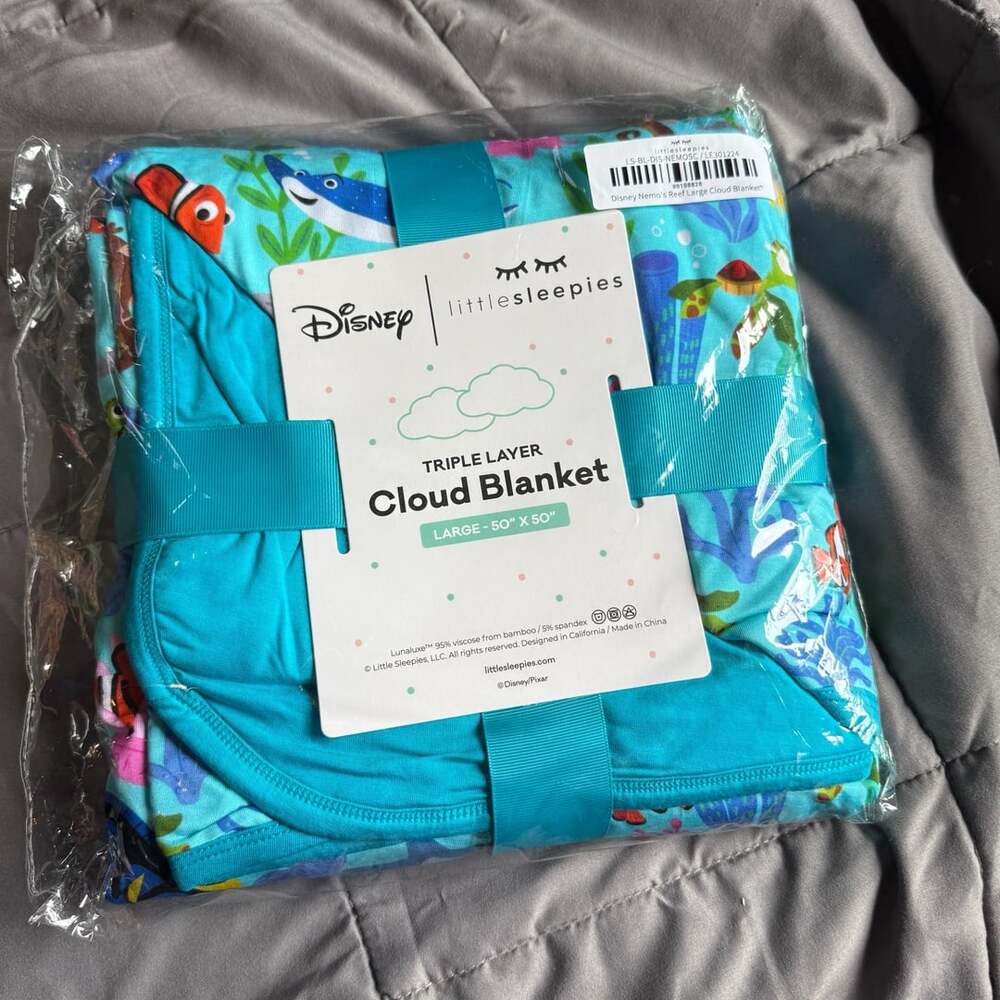 Little Sleepies Disney Nemo's Reef Large Cloud Blanket